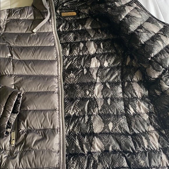 Calvin Klein reversible puffer jacket - Picture 4 of 4